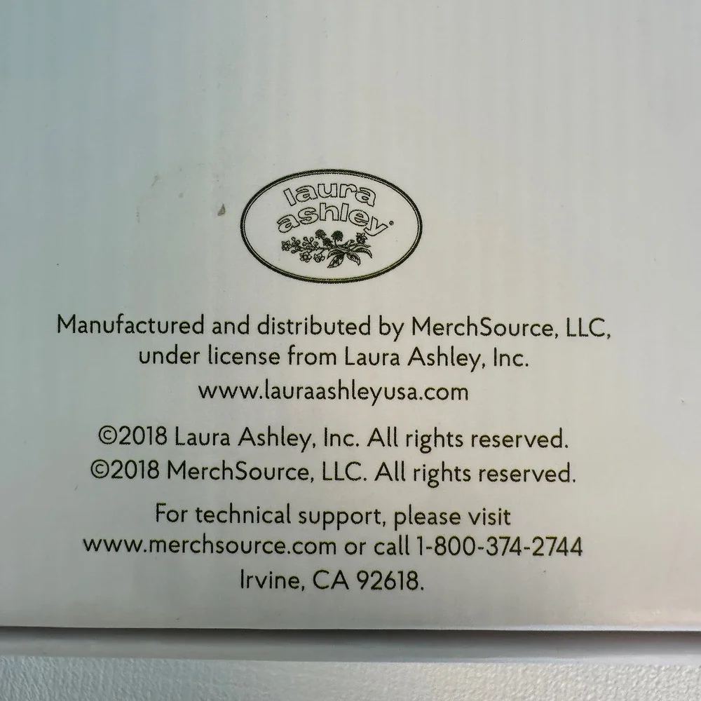 Laura Ashley Elegant 7-Piece Wine Accessory Set Bottle Stopper‎ Charms